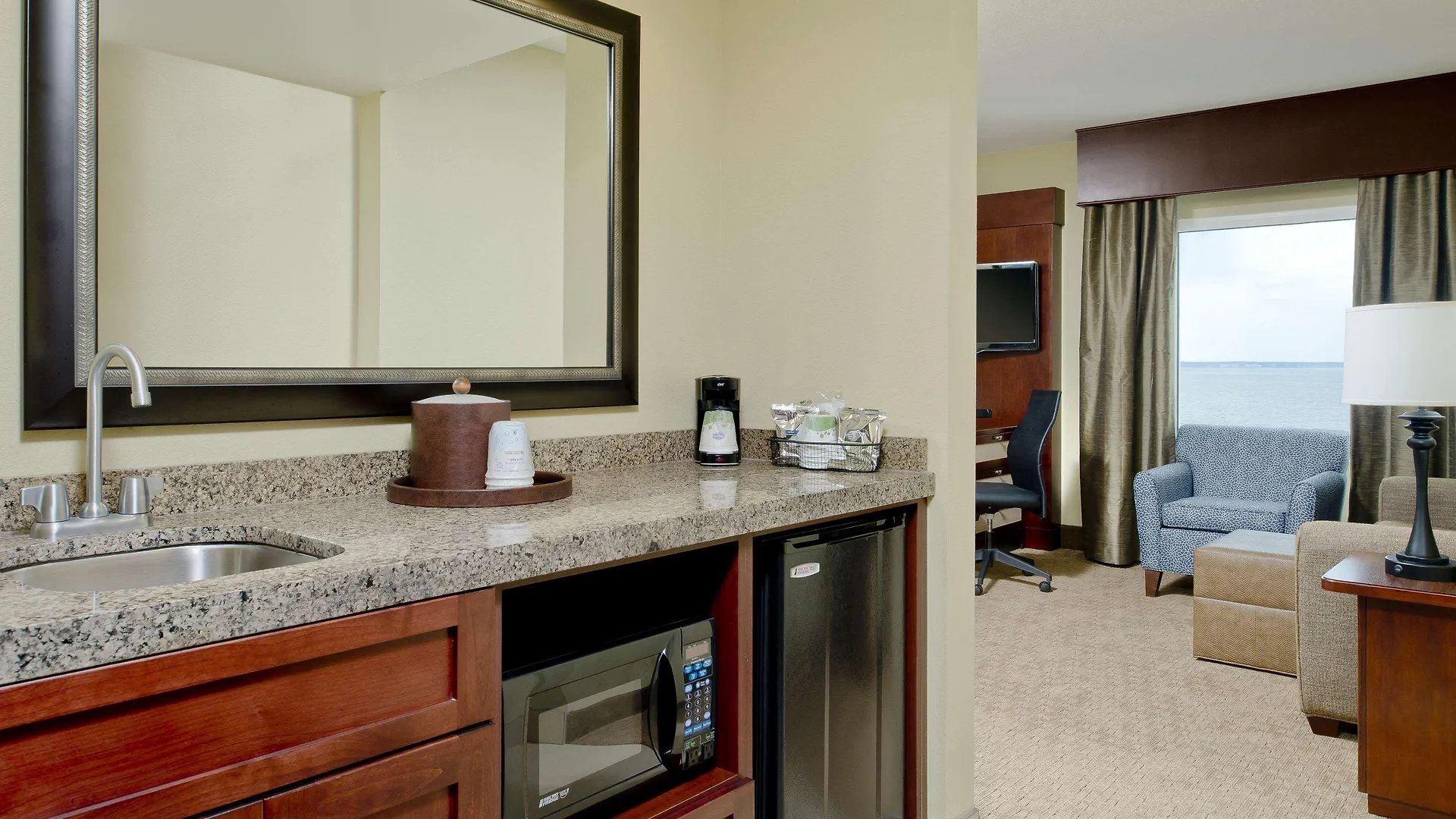Hampton & Ocean Bayfront-convention Center Hotel