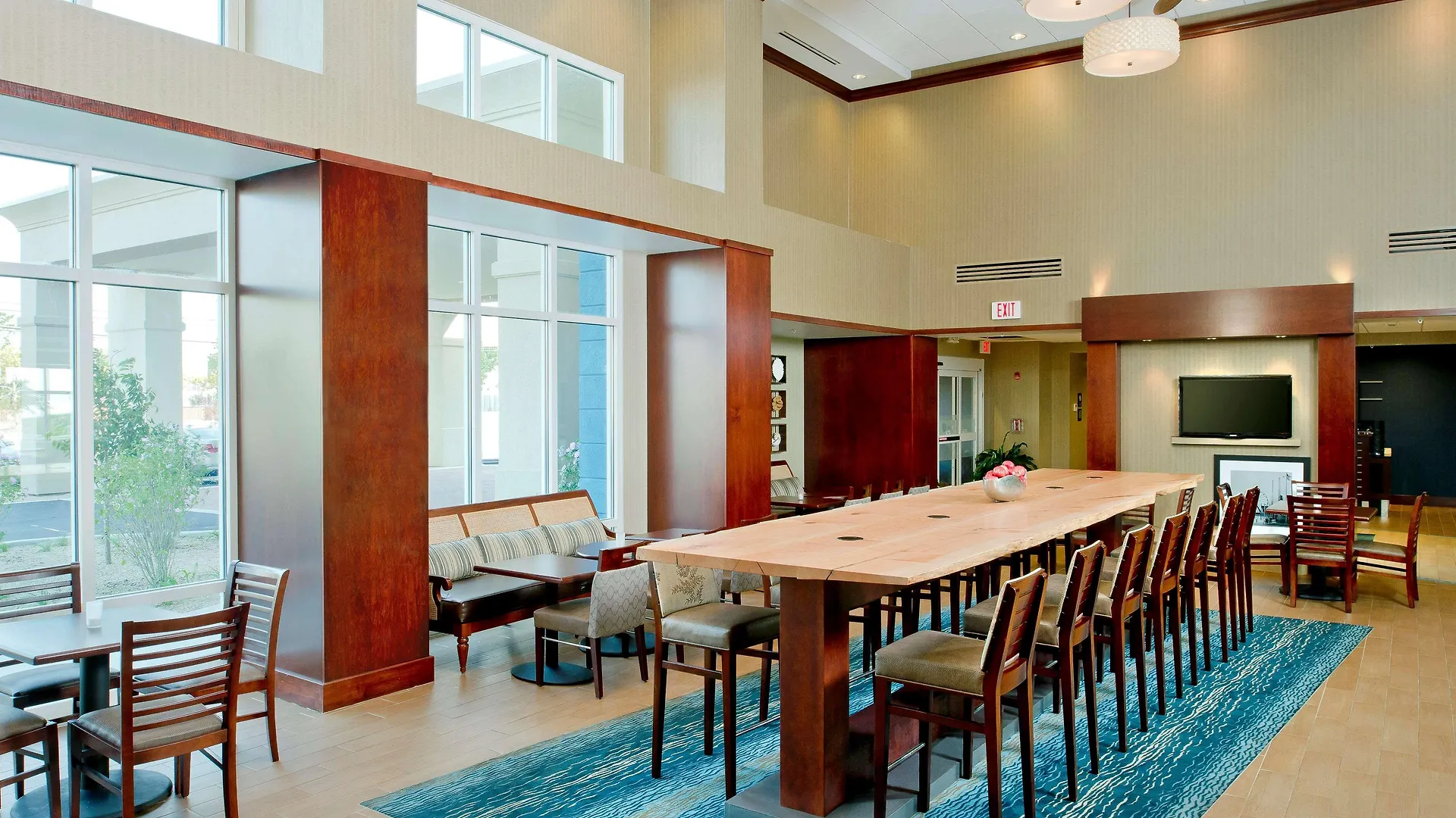 Hotel Hampton & Ocean Bayfront-convention Center
