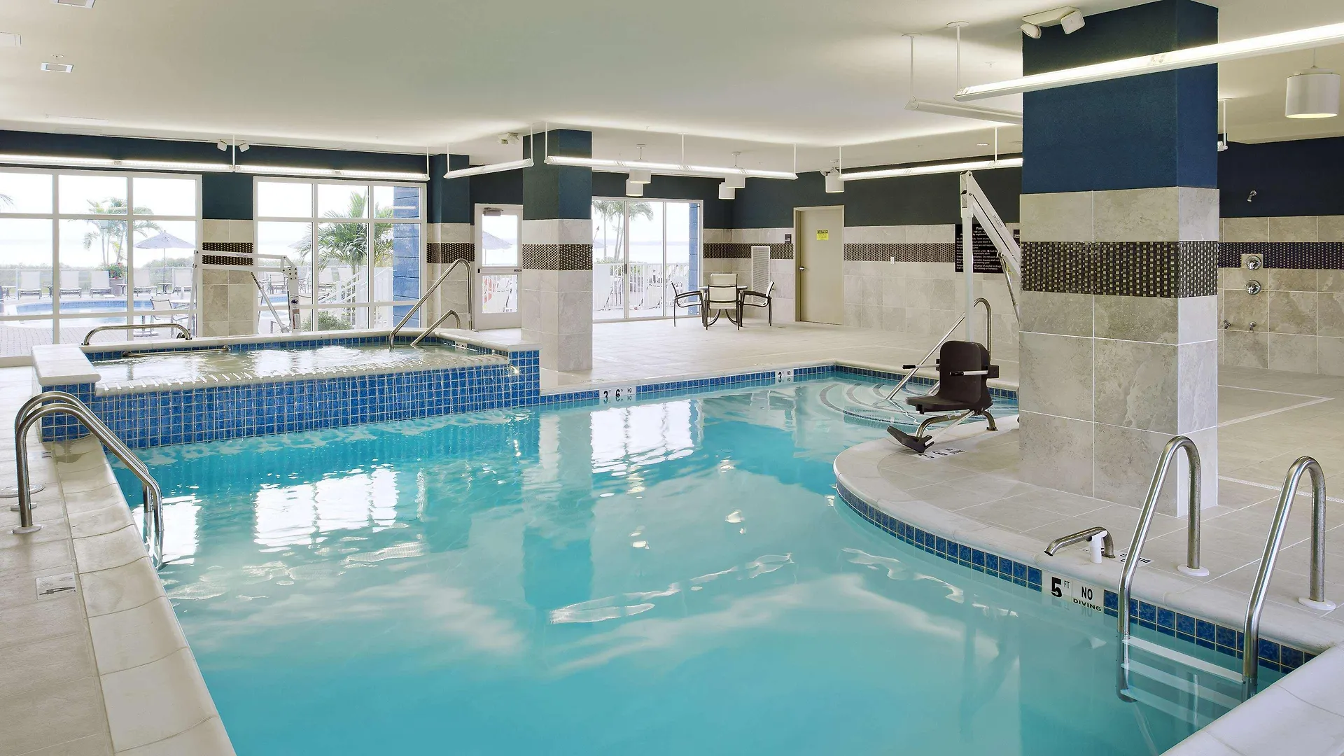 Hotel Hampton & Ocean Bayfront-convention Center