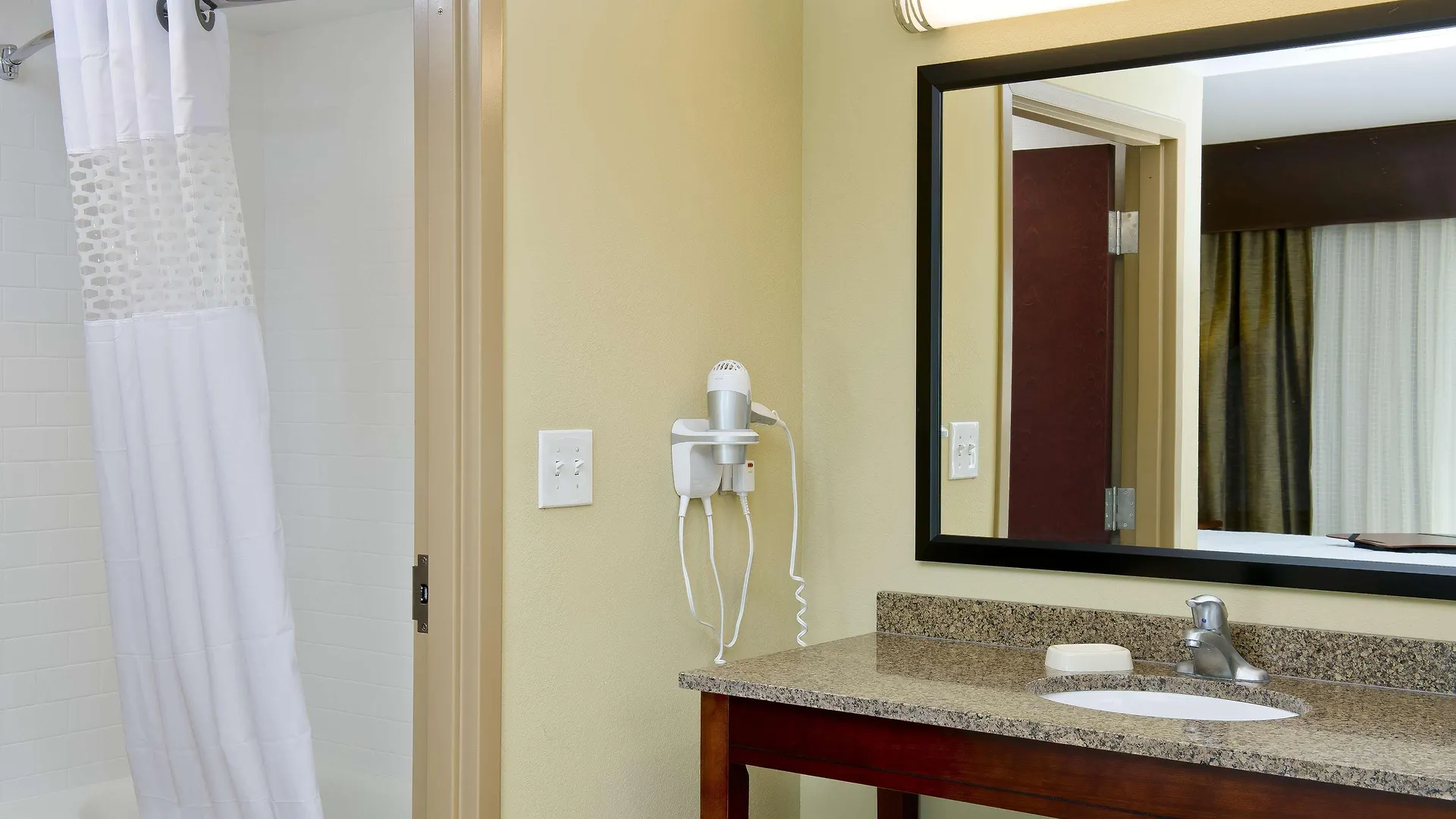 Hotel Hampton & Ocean Bayfront-convention Center Ocean City