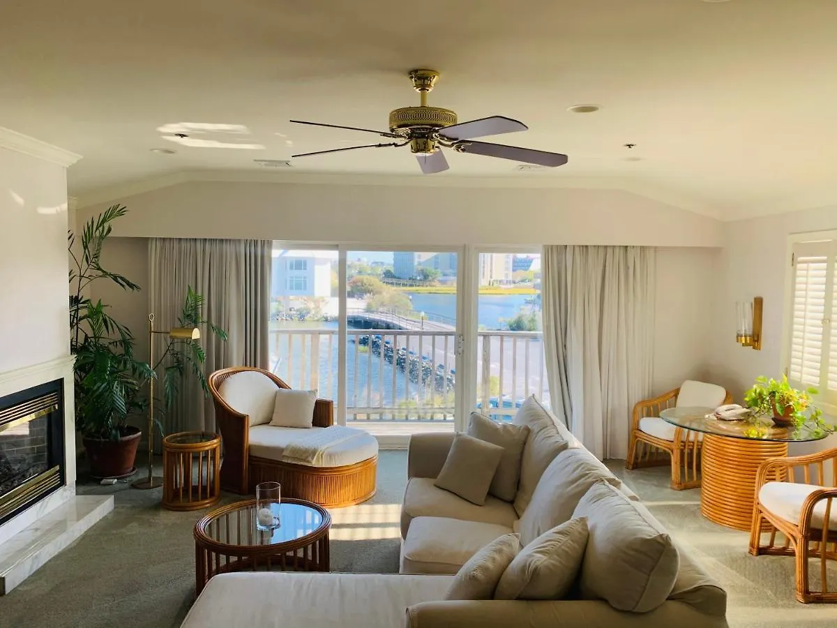 Lighthouse Club Hotel 3*
