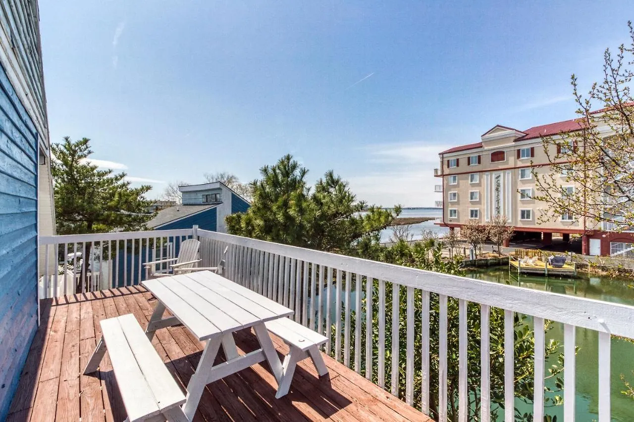 La Vista Bay Complex Apartment