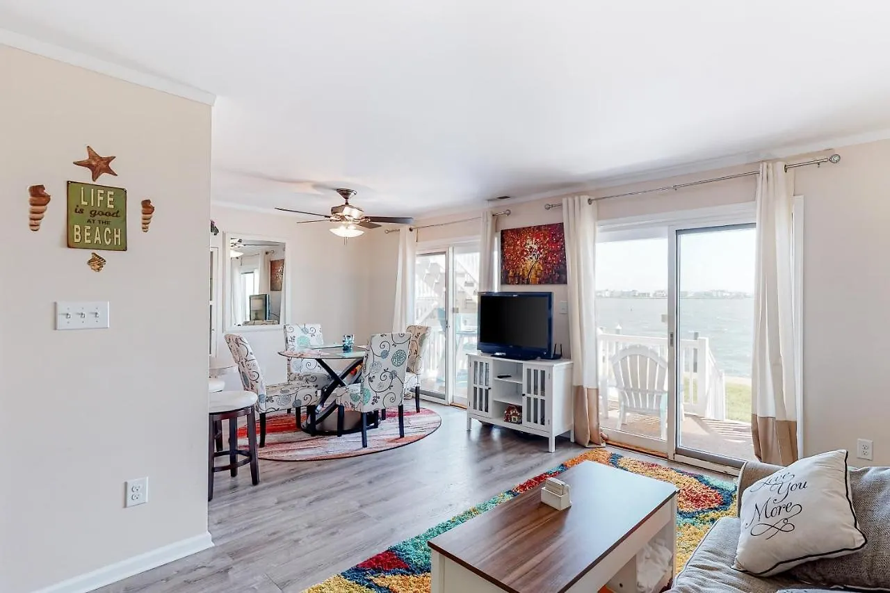 Apartment Bridgepoint I --- 8904 Rusty Anchor, Unit 25 *