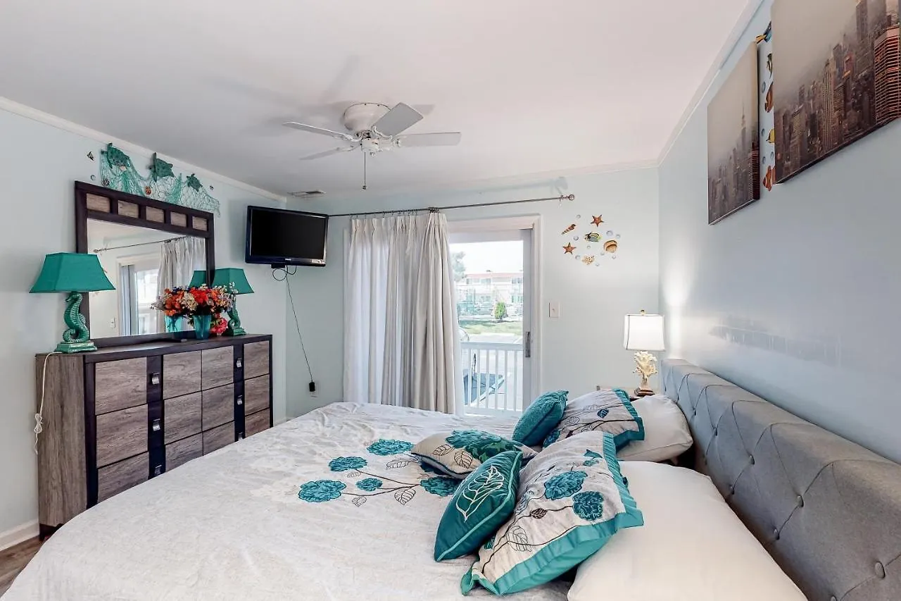Apartment Bridgepoint I --- 8904 Rusty Anchor, Unit 25 *