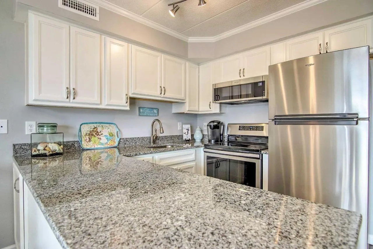 Updated Ocean - Walk To Beach! Apartment