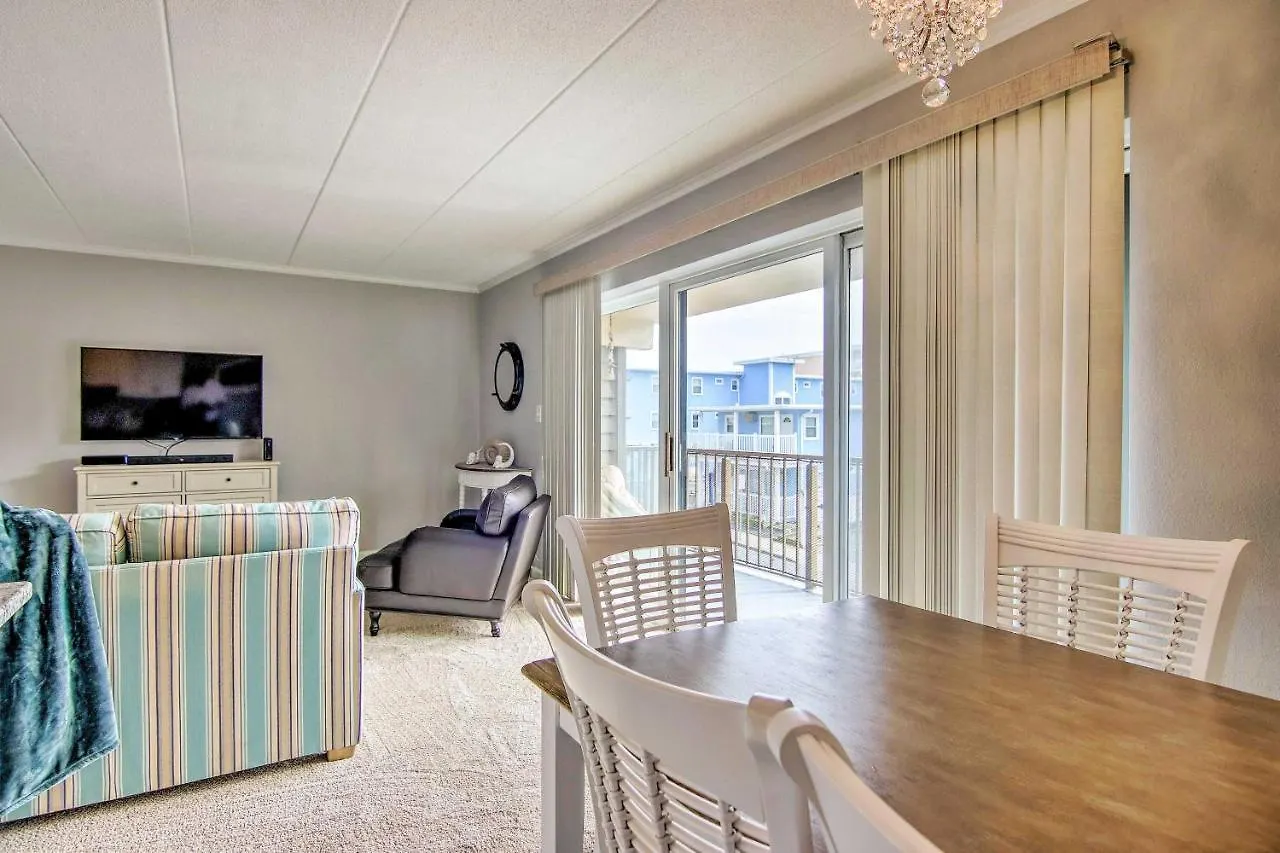 Updated Ocean - Walk To Beach! Apartment *