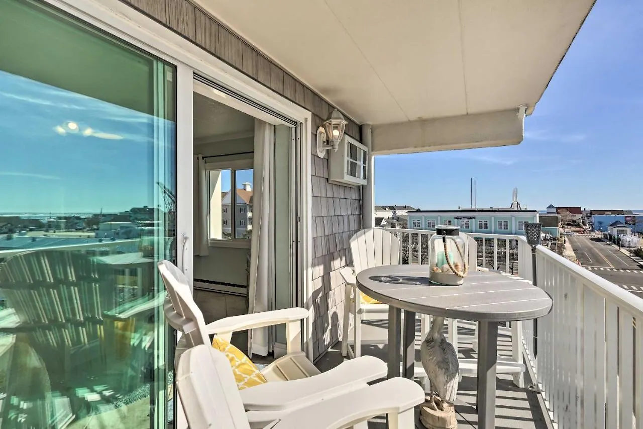 End-unit Ocean With Panoramic Views! Apartment
