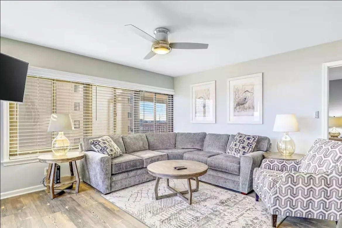 Rainbow 306 - Oceanfront Luxury 3-bedroom With Outdoor Pool *