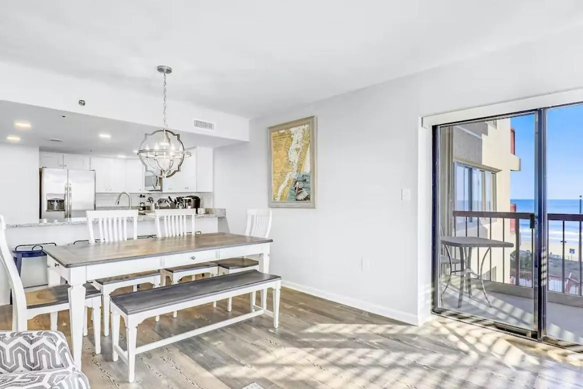 Rainbow 306 - Oceanfront Luxury 3-bedroom With Outdoor Pool Holiday home Ocean City