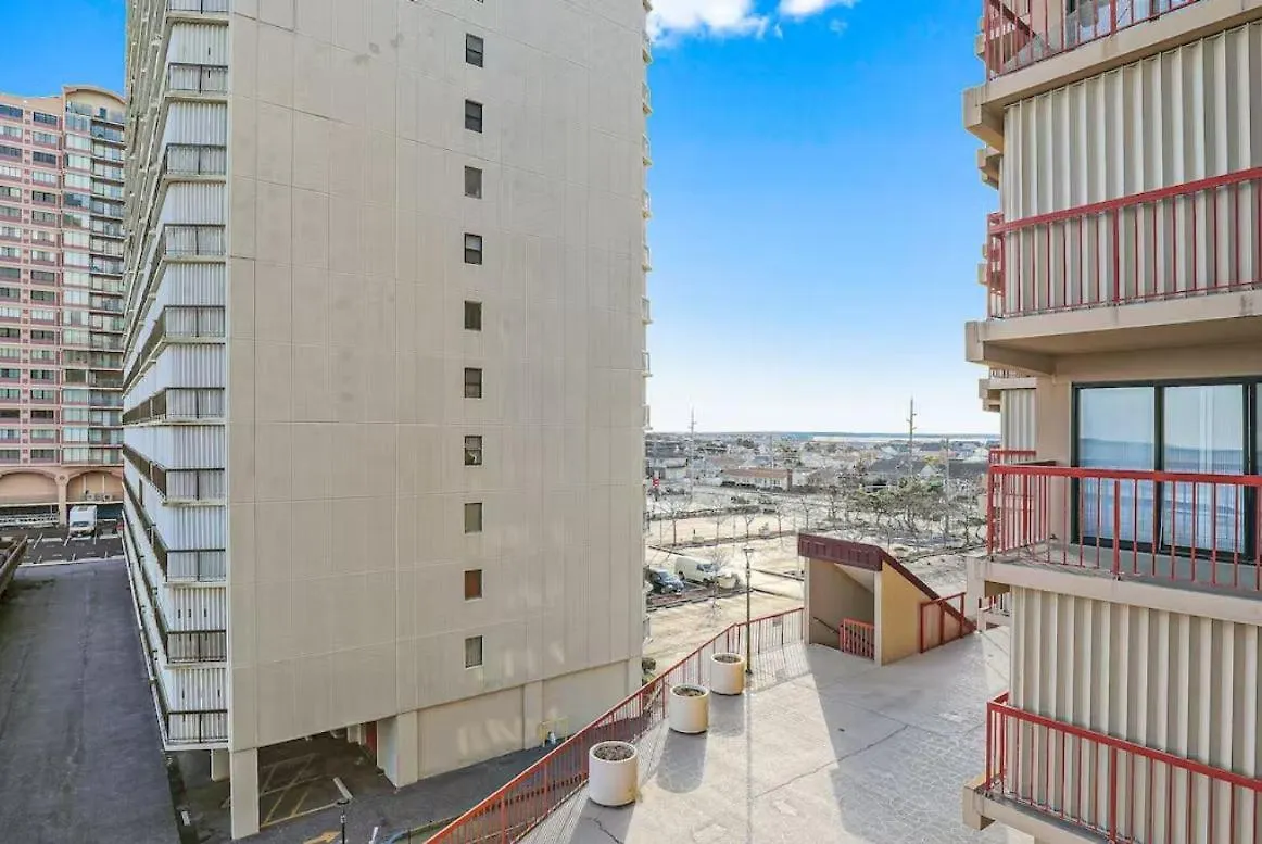 Rainbow 306 - Oceanfront Luxury 3-bedroom With Outdoor Pool *