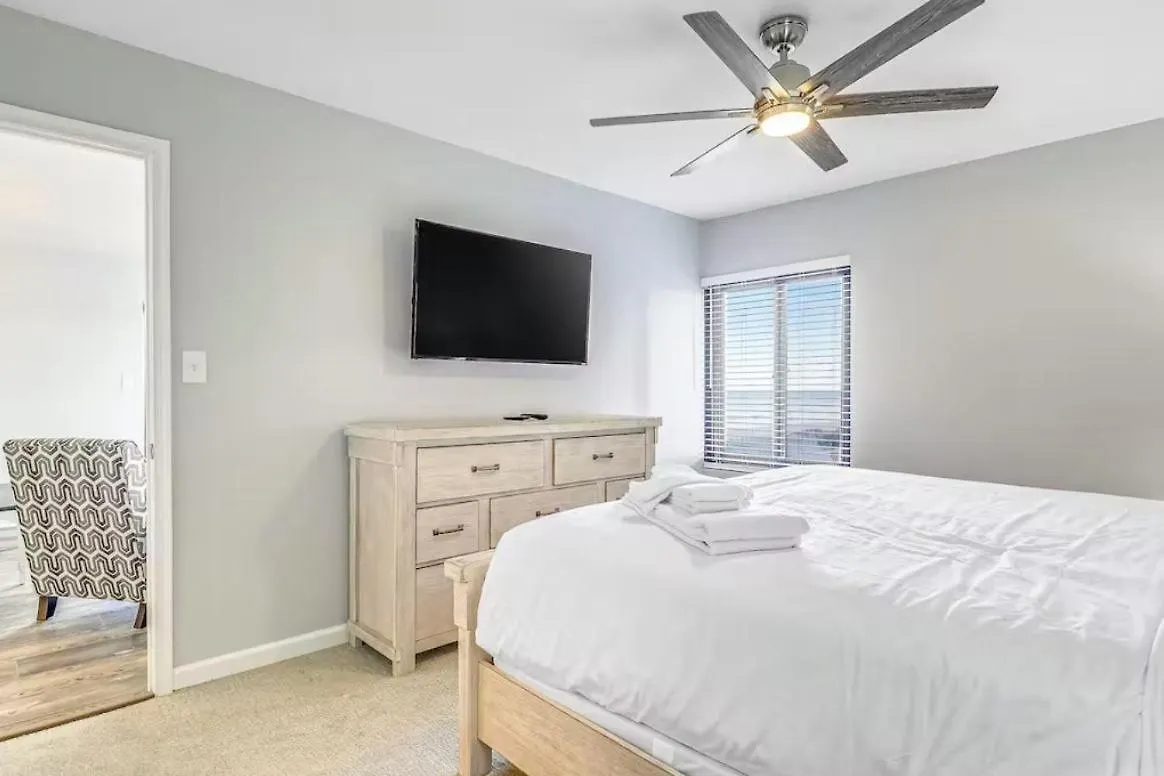 Rainbow 306 - Oceanfront Luxury 3-bedroom With Outdoor Pool *