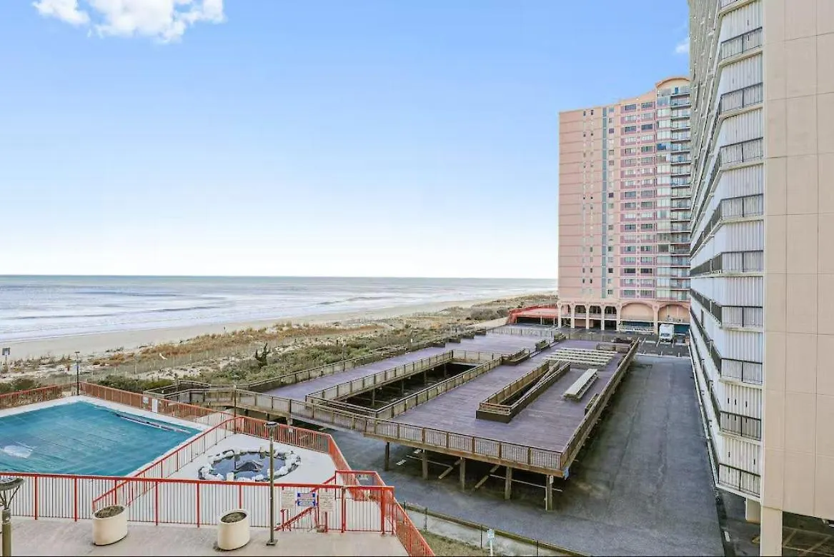Rainbow 306 - Oceanfront Luxury 3-bedroom With Outdoor Pool Holiday home