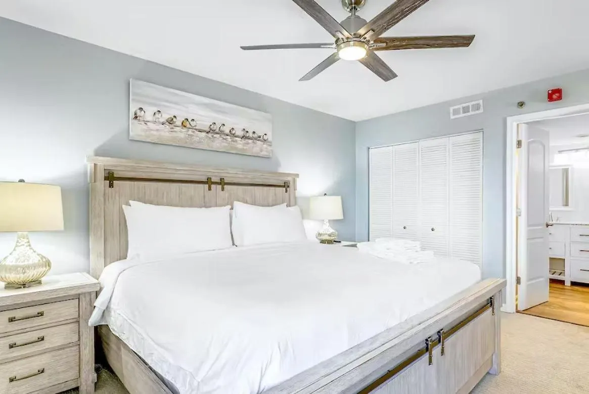 Rainbow 306 - Oceanfront Luxury 3-bedroom With Outdoor Pool Holiday home *