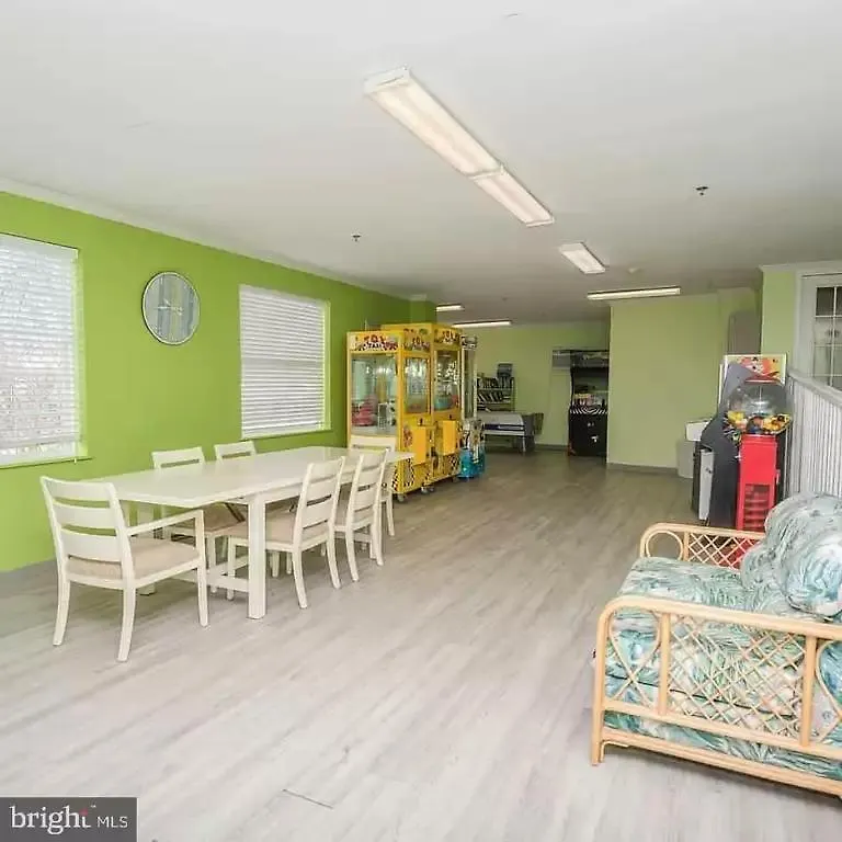 Aparthotel Marylander Condominiums, 90 Steps From The Ocean City