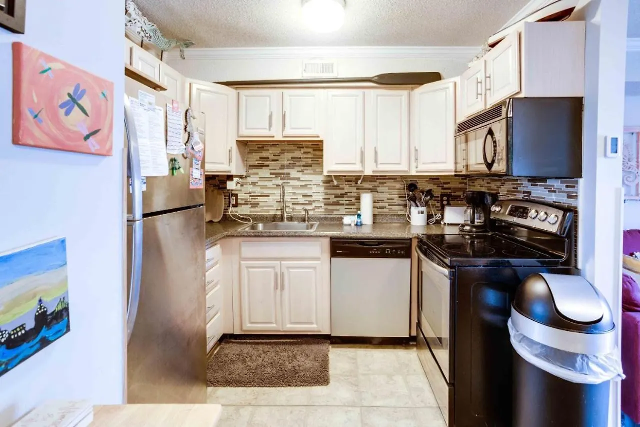 Aparthotel Marylander Condominiums, 90 Steps From The