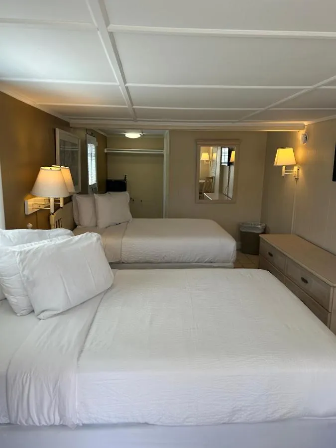 מוטל The Admiral Hotel/motel 2*