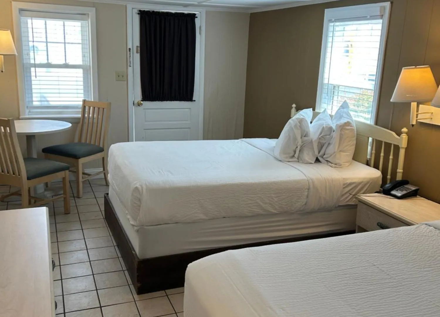 The Admiral Hotel/motel מוטל
