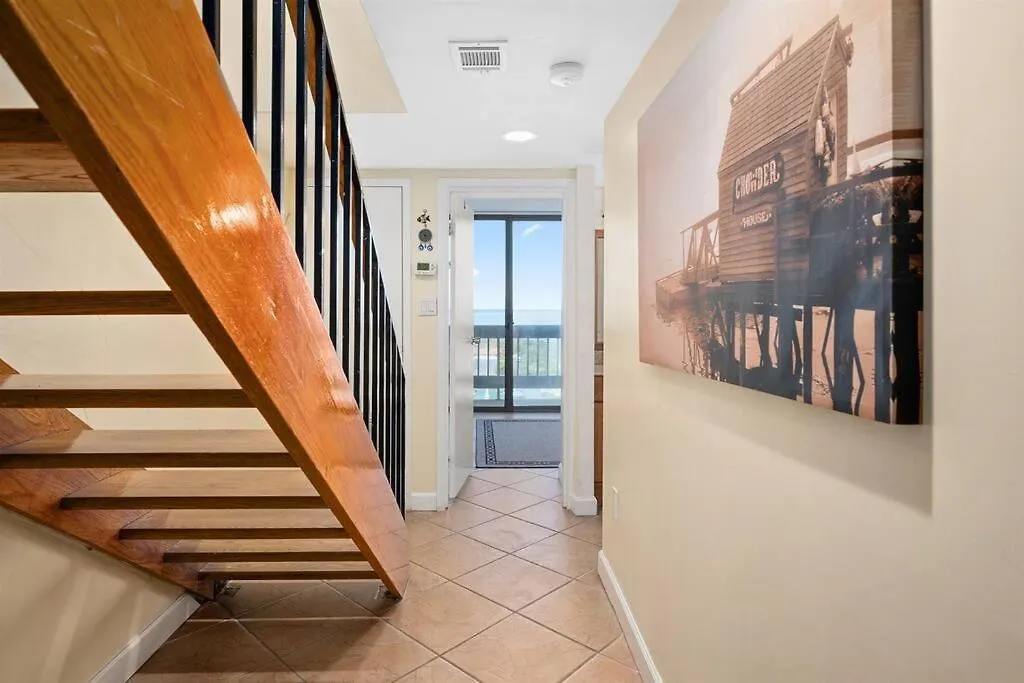 Stunning Oceanfront 2 Story Holiday home *