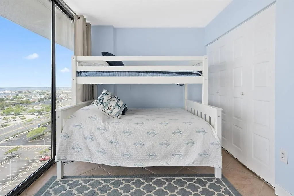 Stunning Oceanfront 2 Story Holiday home Ocean City