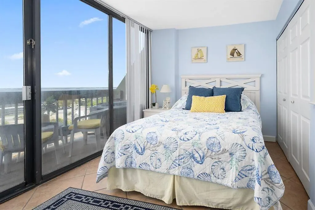 Stunning Oceanfront 2 Story Holiday home