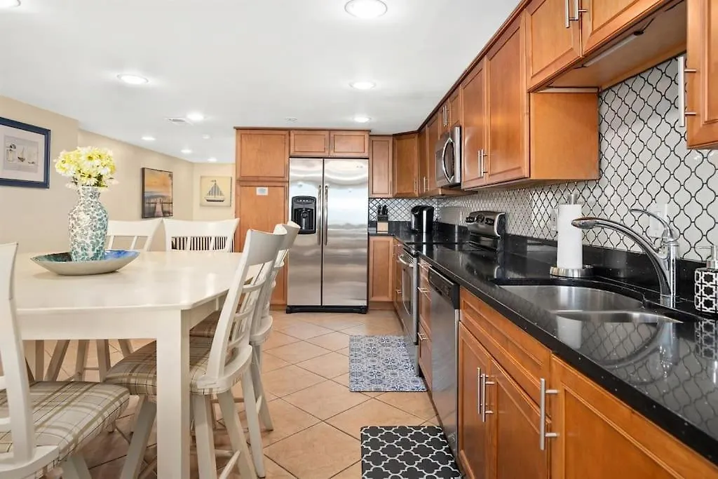 Stunning Oceanfront 2 Story Holiday home *