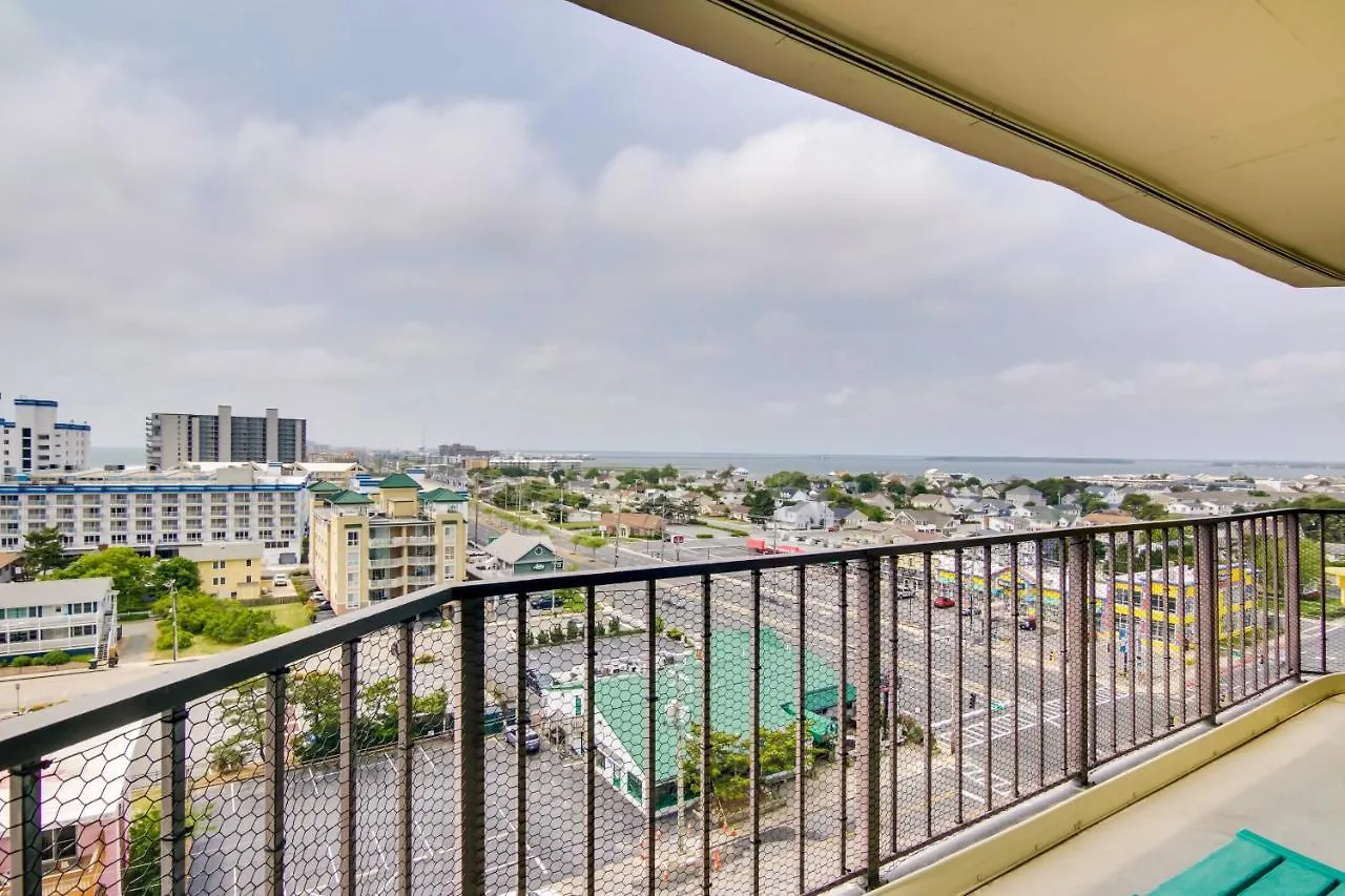Beachfront With Pool And Views! Apartament *