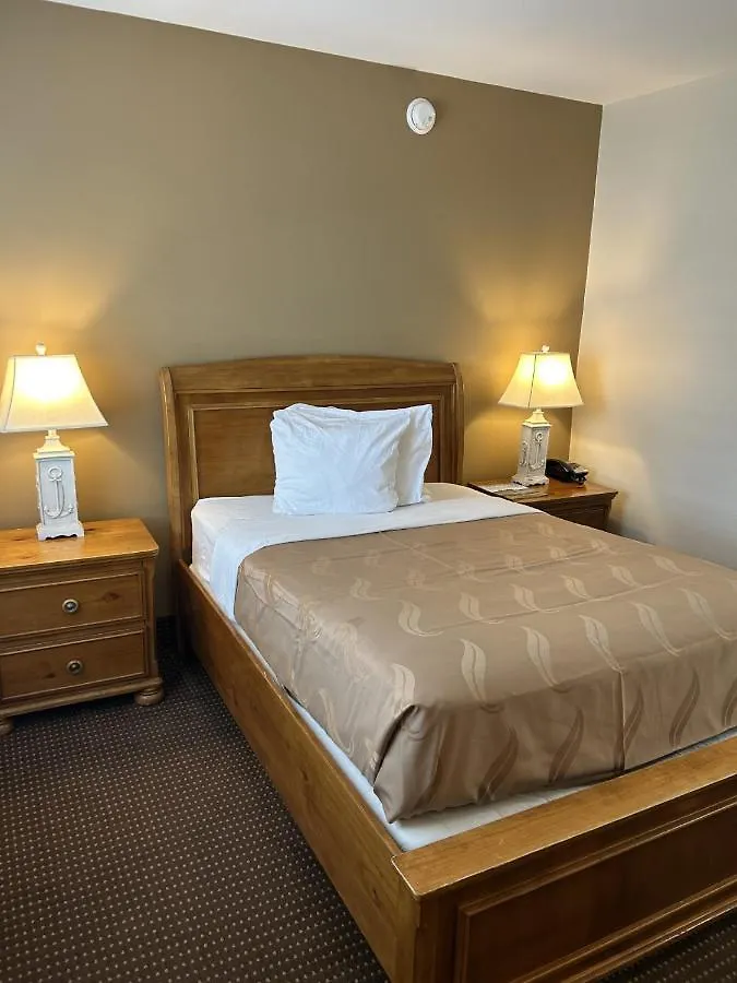 מוטל The Admiral Hotel/motel