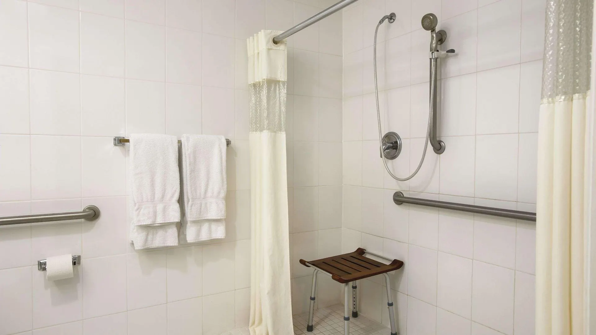 Howard Johnson By Wyndham Ocean Oceanfront Hotel 2*