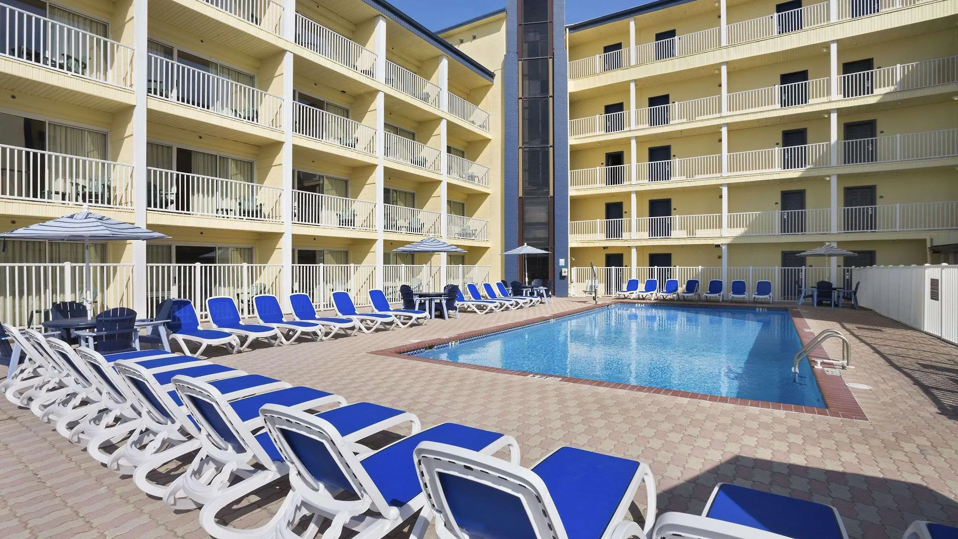 Hotel Howard Johnson By Wyndham Ocean Oceanfront 2*