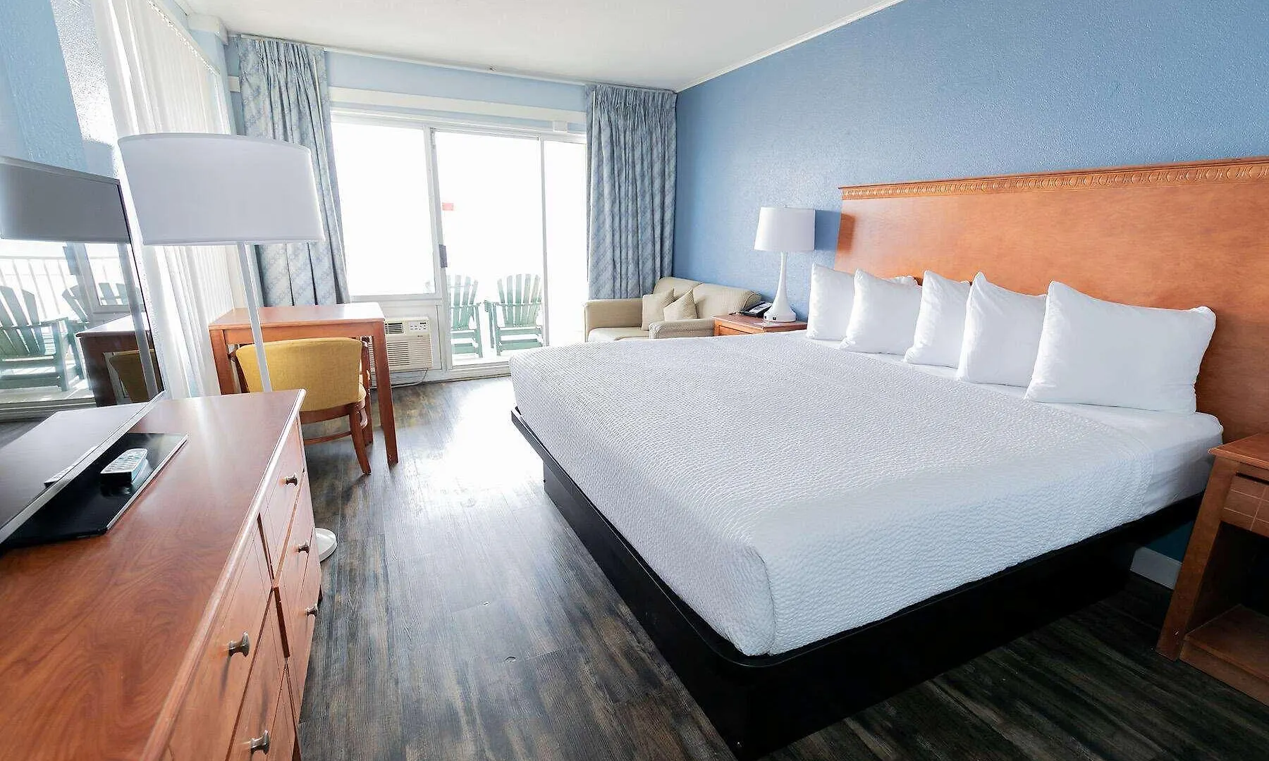 Days By Wyndham Ocean Oceanfront Hotel