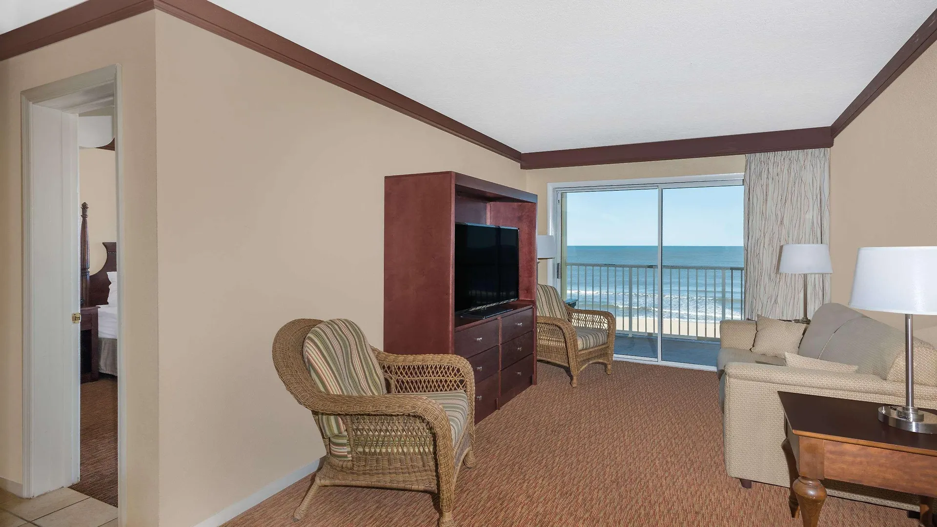 Days By Wyndham Ocean Oceanfront 3*