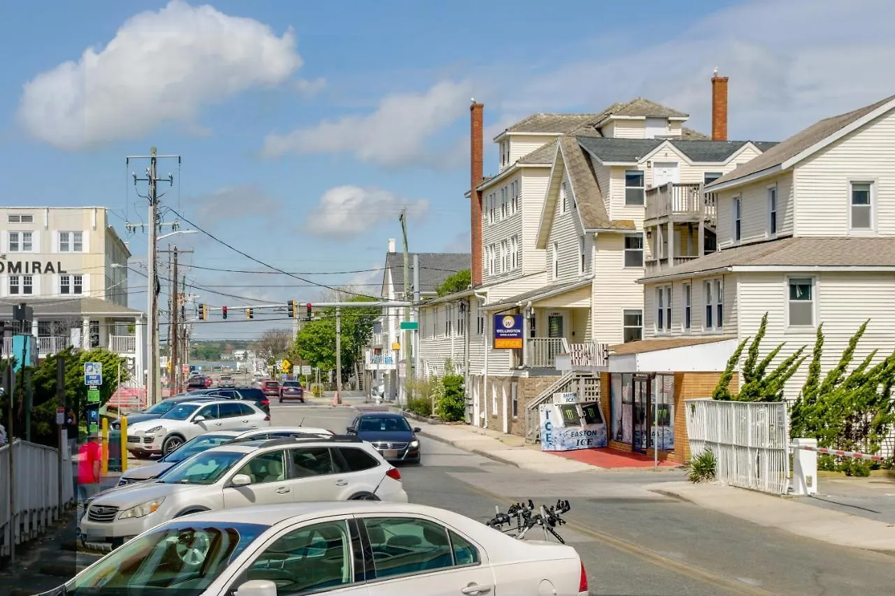 Quaint Ocean Walk To And Boardwalk *