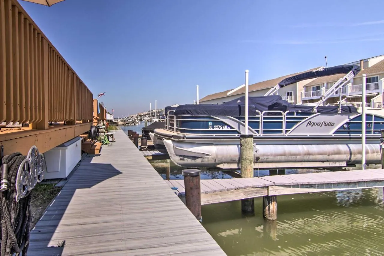 Airy Ocean On Canal Front With Deck! Lägenhet *