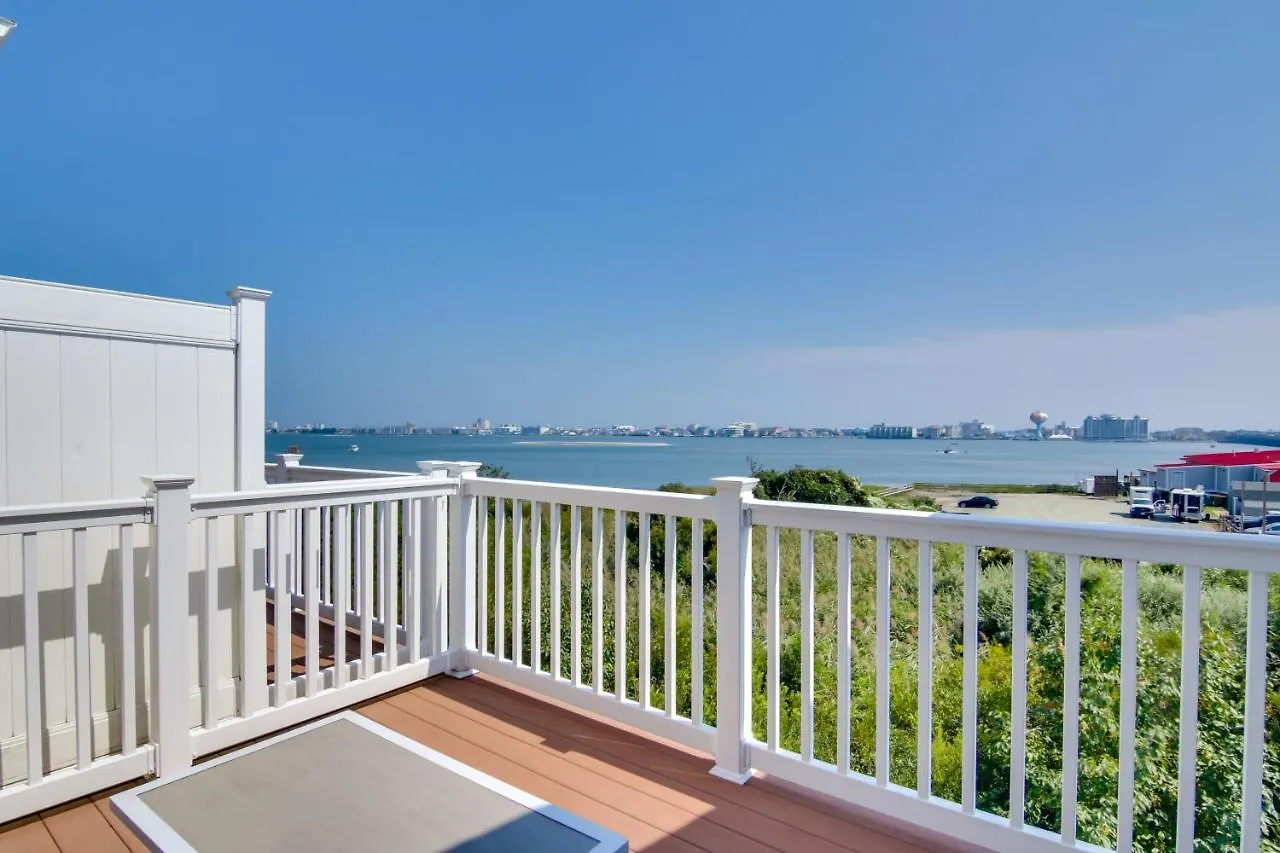 펜션 Luxury Ocean Retreat With Beautiful Bay Views 오션 시티