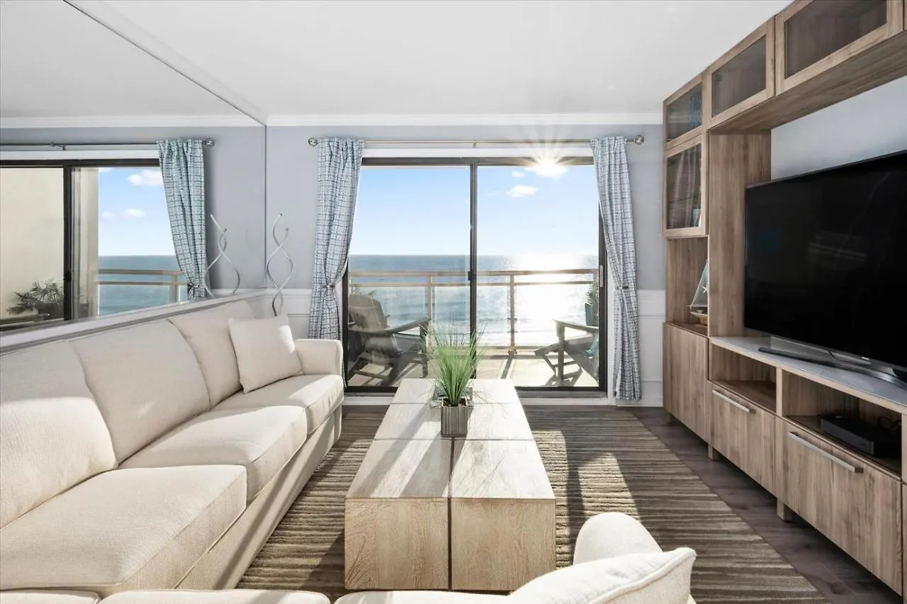 Oceanfront 2 Bedroom Modern Beach W Pool Holiday home *