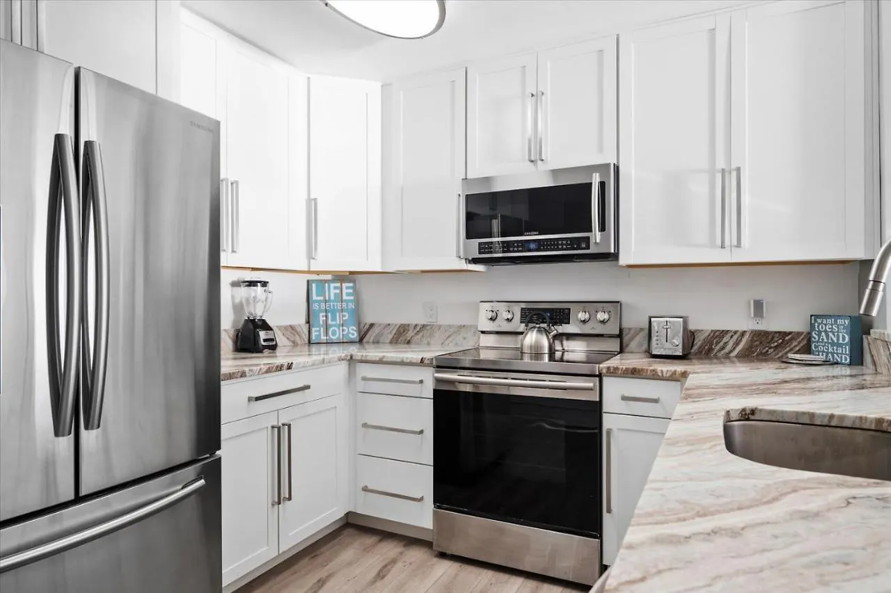 Oceanfront 2 Bedroom Modern Beach W Pool Holiday home Ocean City