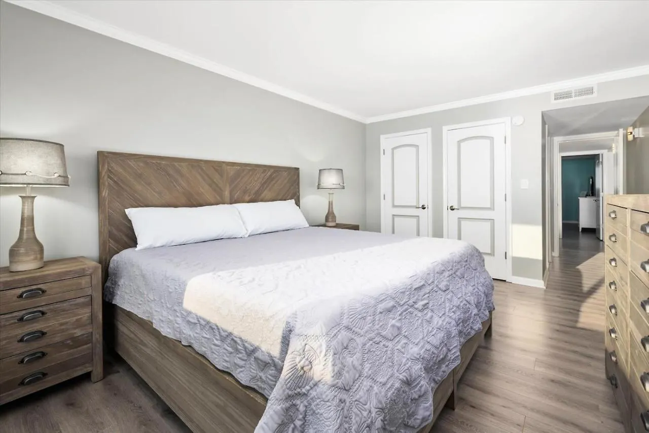 Oceanfront 2 Bedroom Modern Beach W Pool *