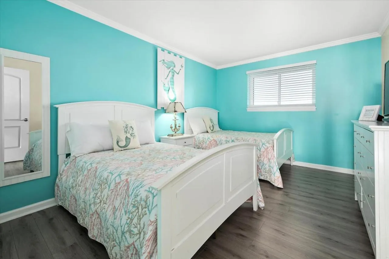 Oceanfront 2 Bedroom Modern Beach W Pool Holiday home *