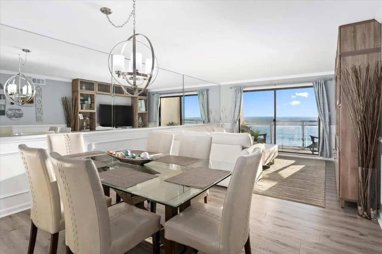 Holiday home Oceanfront 2 Bedroom Modern Beach W Pool