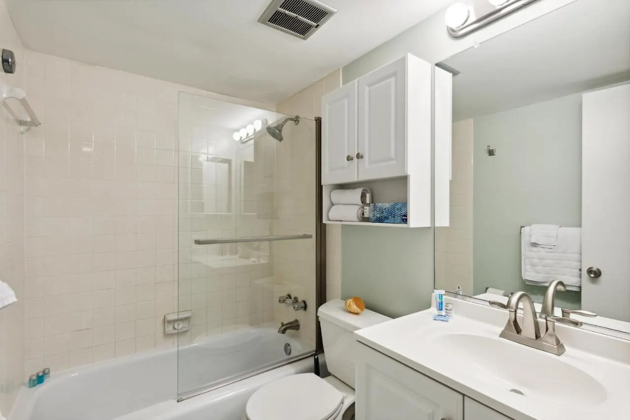 Apartment Fun & Comfy Beachside Getaway ~ King Bed ~ Balcony Ocean City