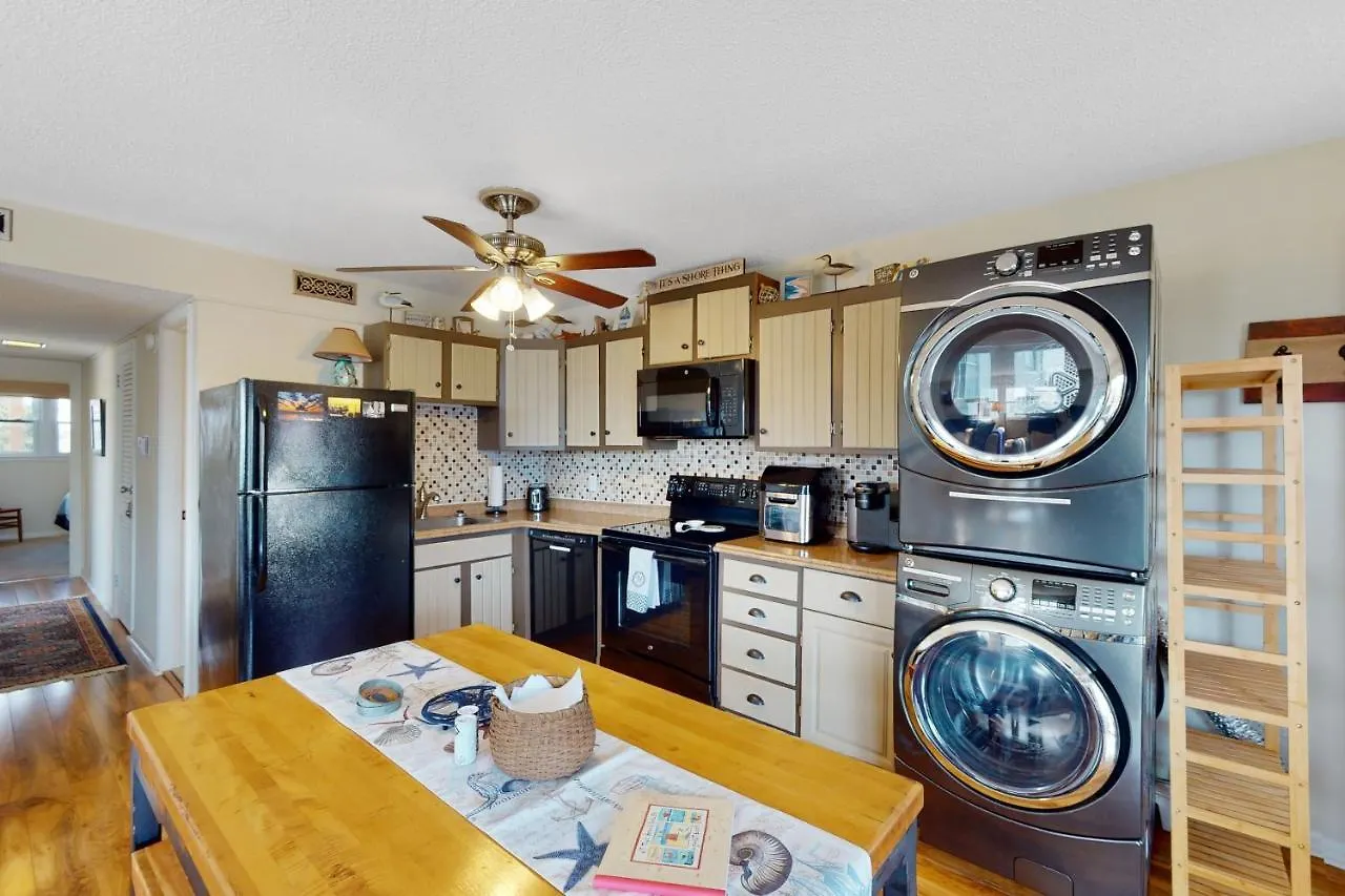 Golden Shore 3 Apartment *