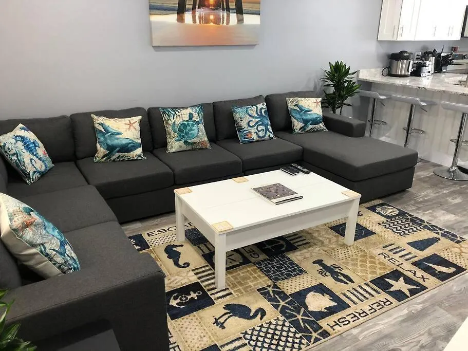 Paradise On The Water.walk To The Beach. 2bd1.5bth