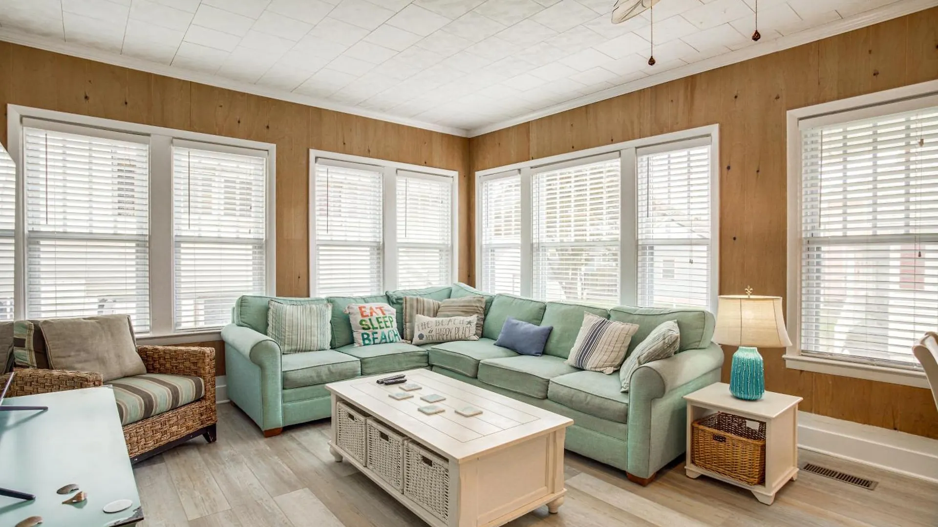 Ocean Escape With Cozy Porch Walk To Boardwalk Holiday home