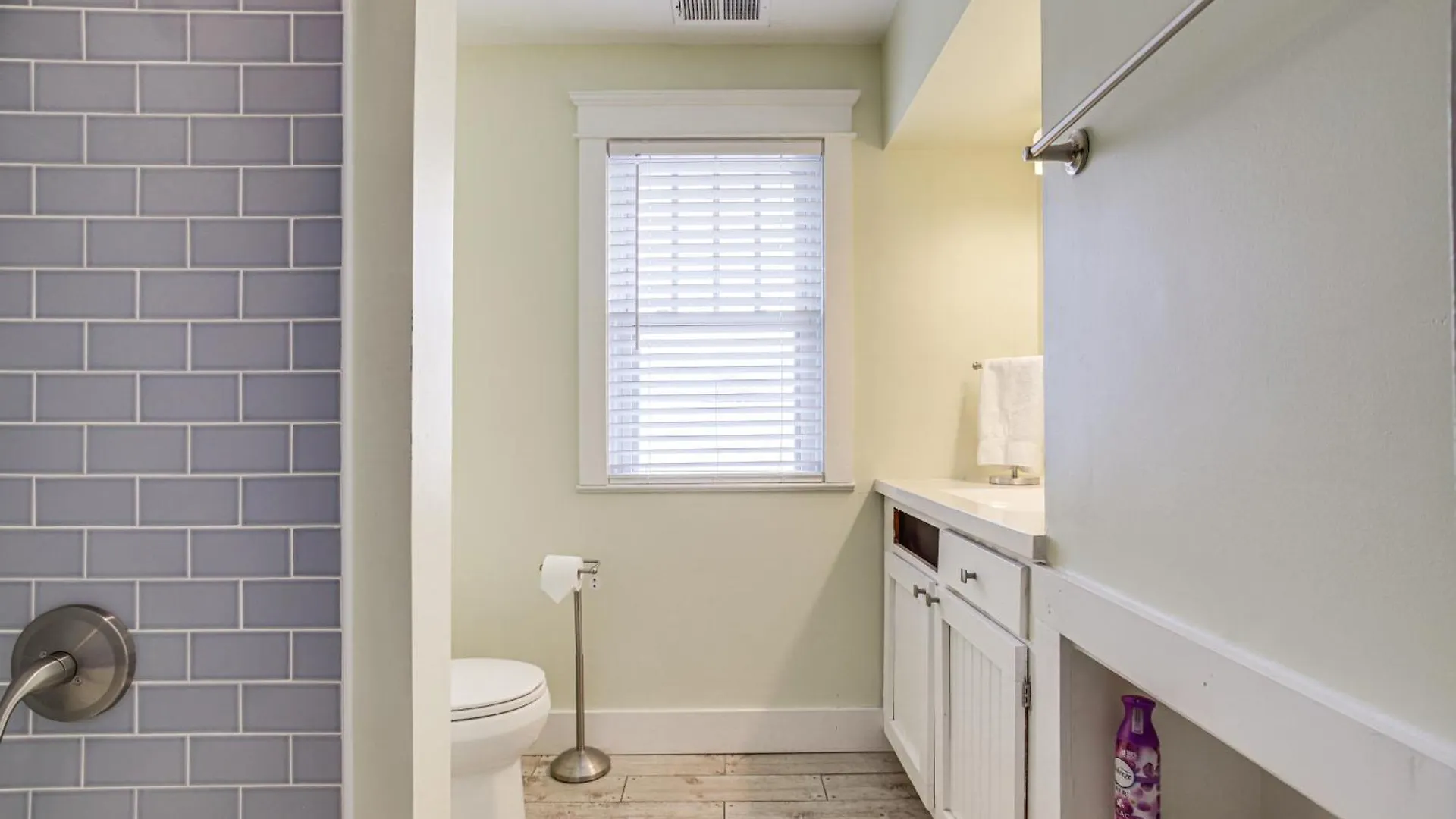 Ocean Escape With Cozy Porch Walk To Boardwalk