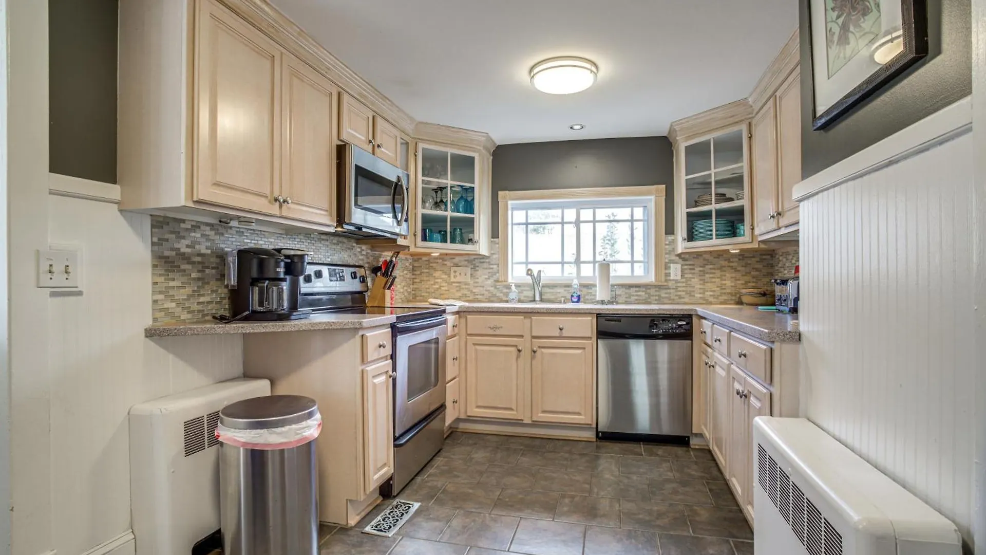 Ocean Escape With Cozy Porch Walk To Boardwalk Holiday home *
