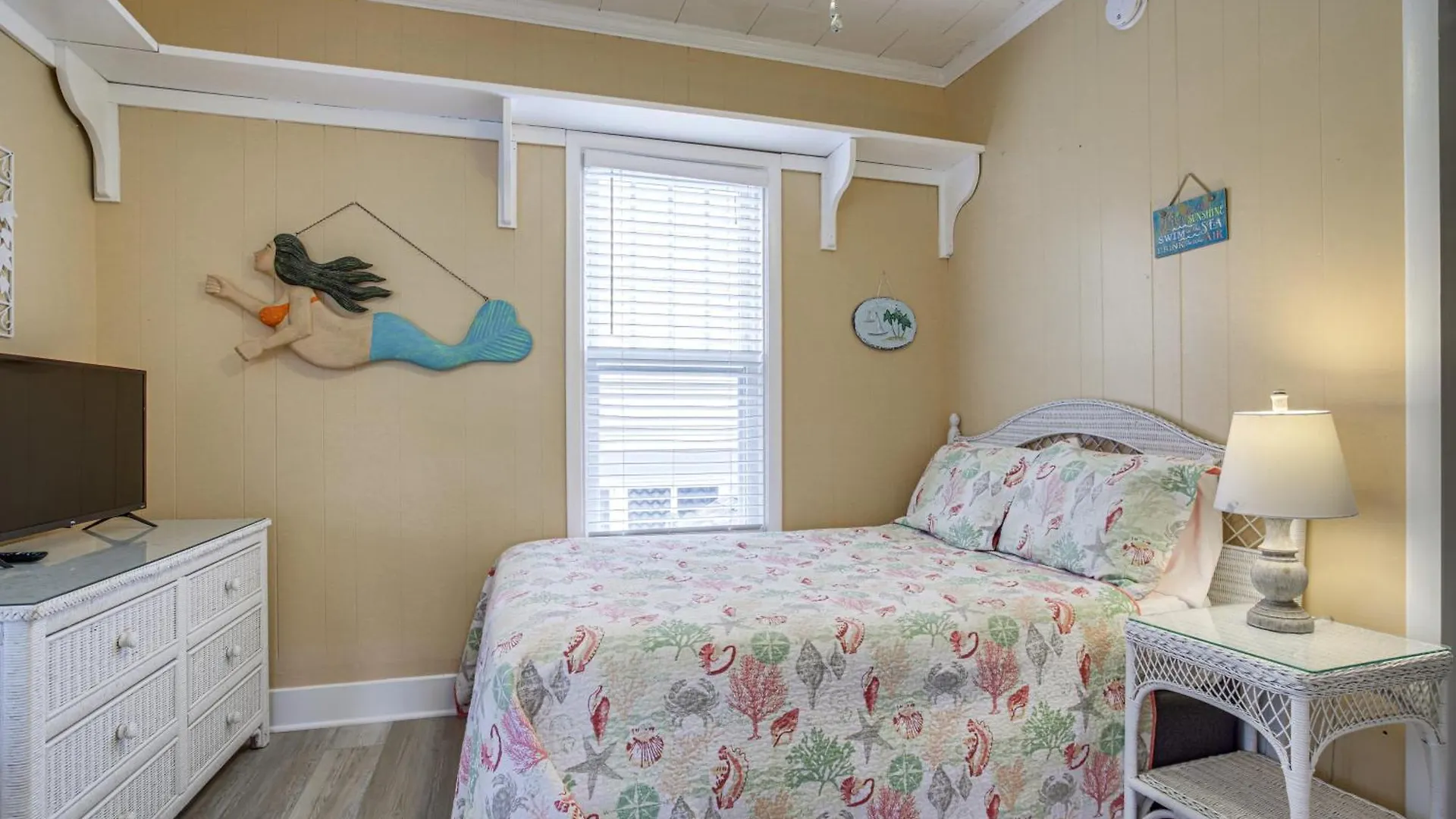 Holiday home Ocean Escape With Cozy Porch Walk To Boardwalk *