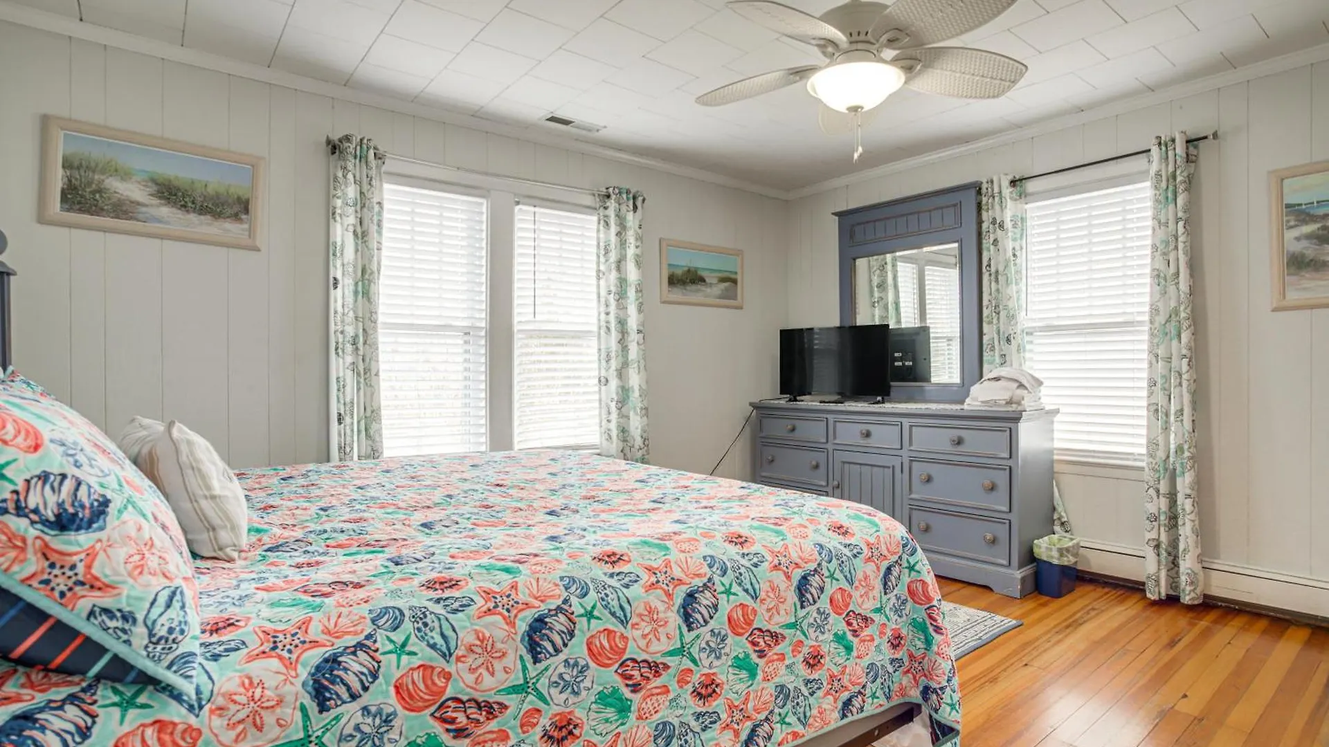 Ocean Escape With Cozy Porch Walk To Boardwalk