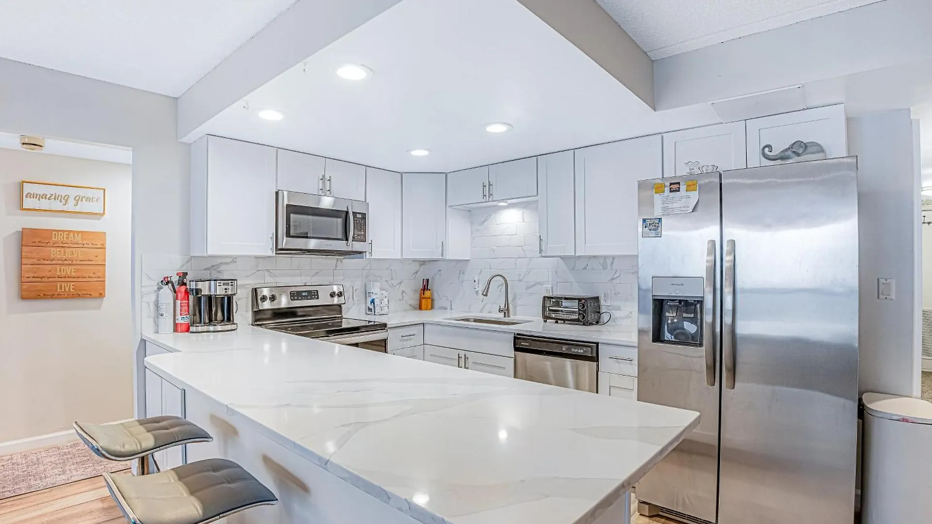 Golden Sands 718 Apartment