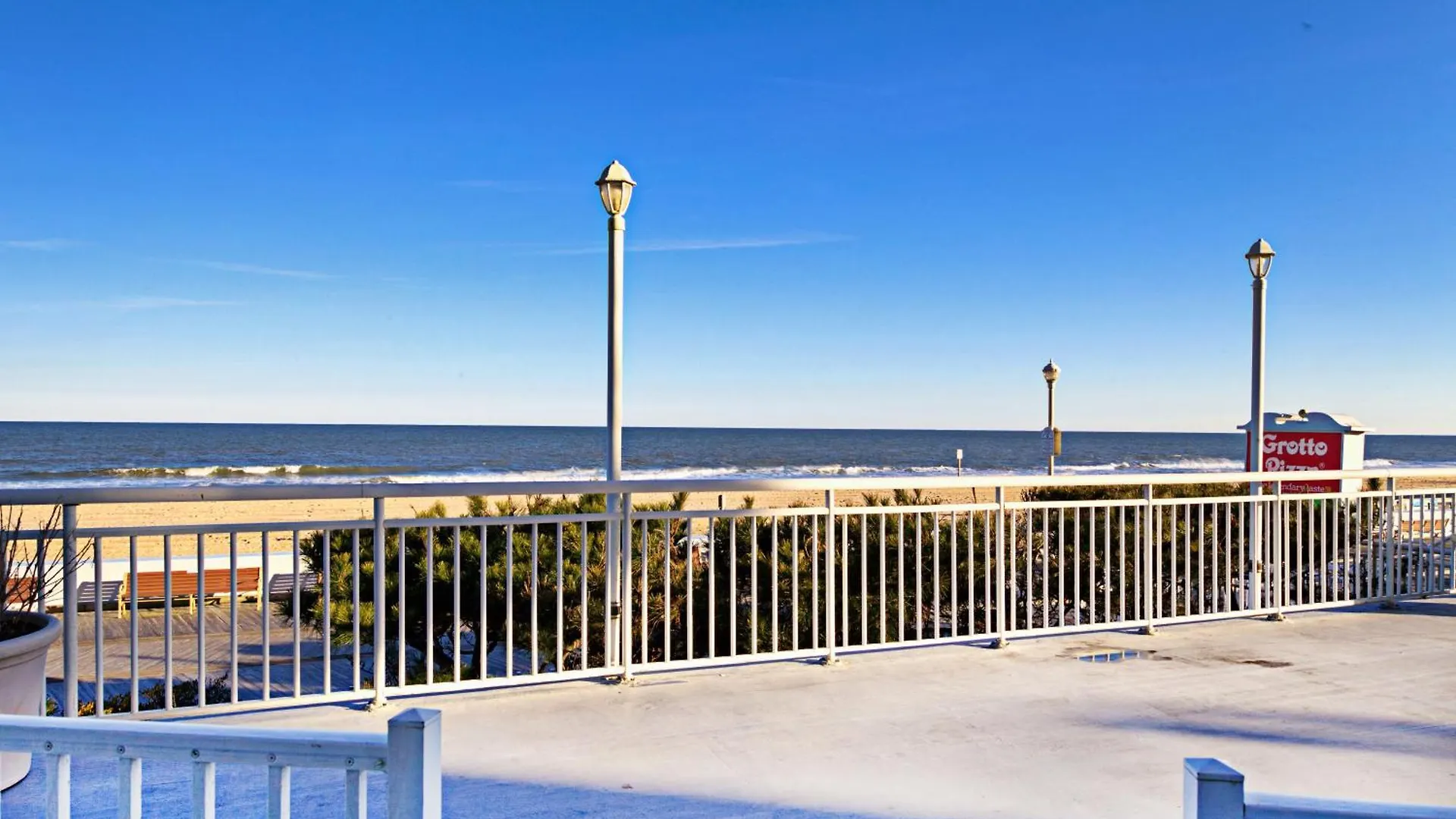 Hotel Commander & Ocean City