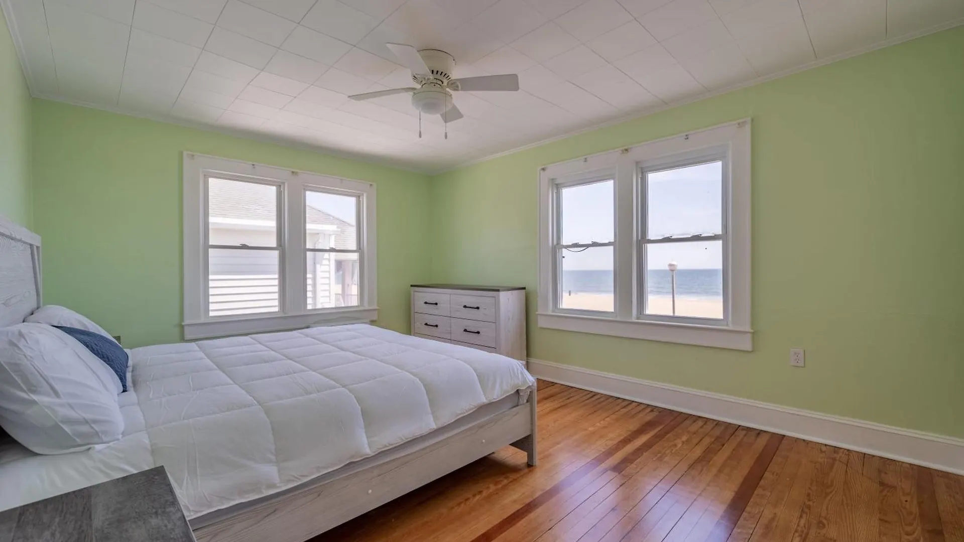 Apartment Sea Foam Ocean Front 1005